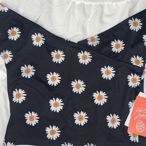 Kortni Jeane off the shoulder Daisy top